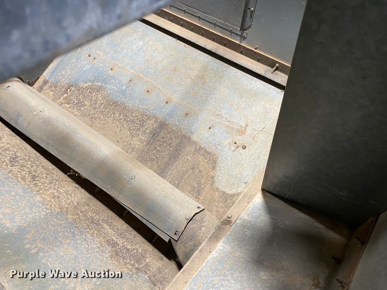 image for item IG9721 1979 Gleaner F2  combine