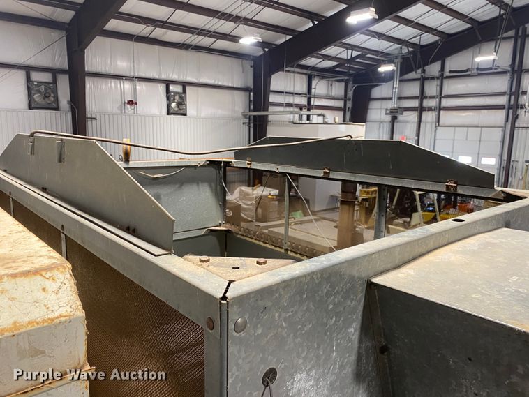 image for item IG9721 1979 Gleaner F2  combine