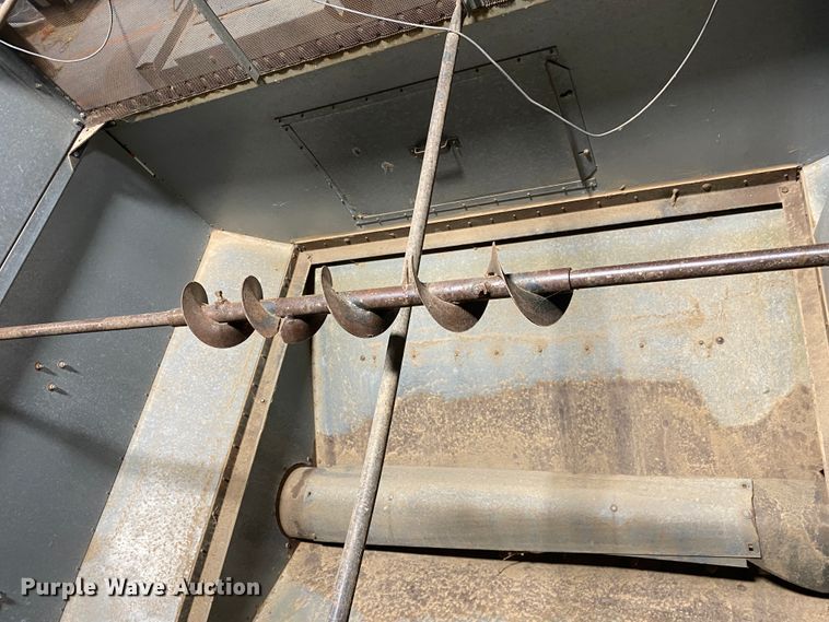 image for item IG9721 1979 Gleaner F2  combine