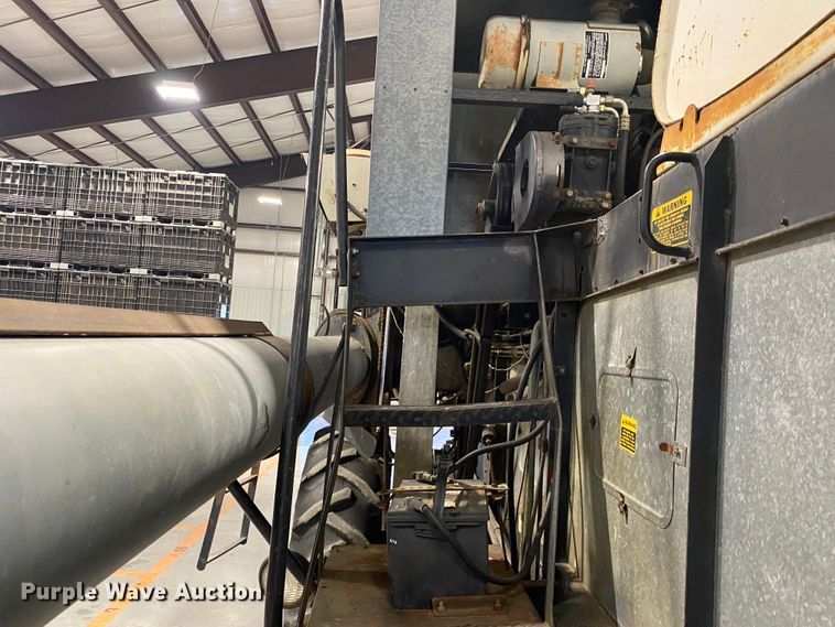 image for item IG9721 1979 Gleaner F2  combine