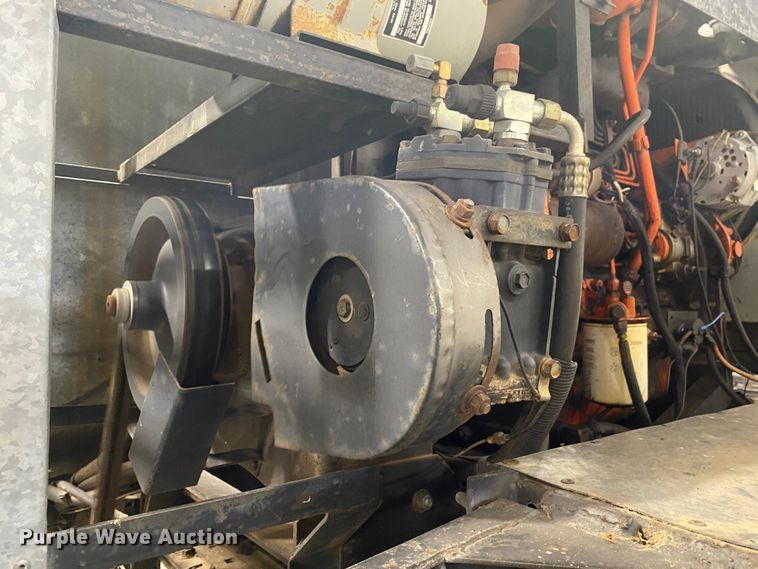 image for item IG9721 1979 Gleaner F2  combine