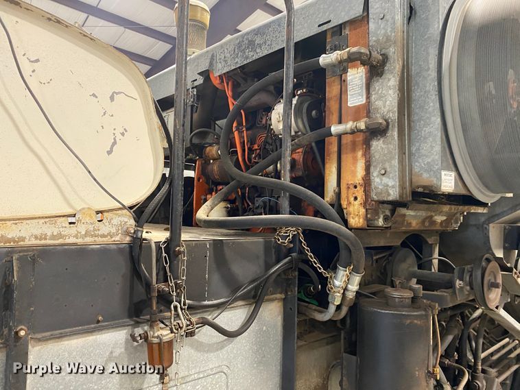 image for item IG9721 1979 Gleaner F2  combine