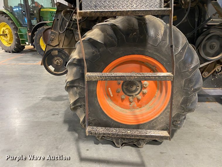 image for item IG9721 1979 Gleaner F2  combine