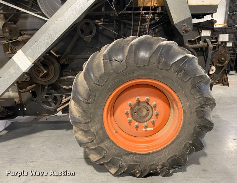 image for item IG9721 1979 Gleaner F2  combine