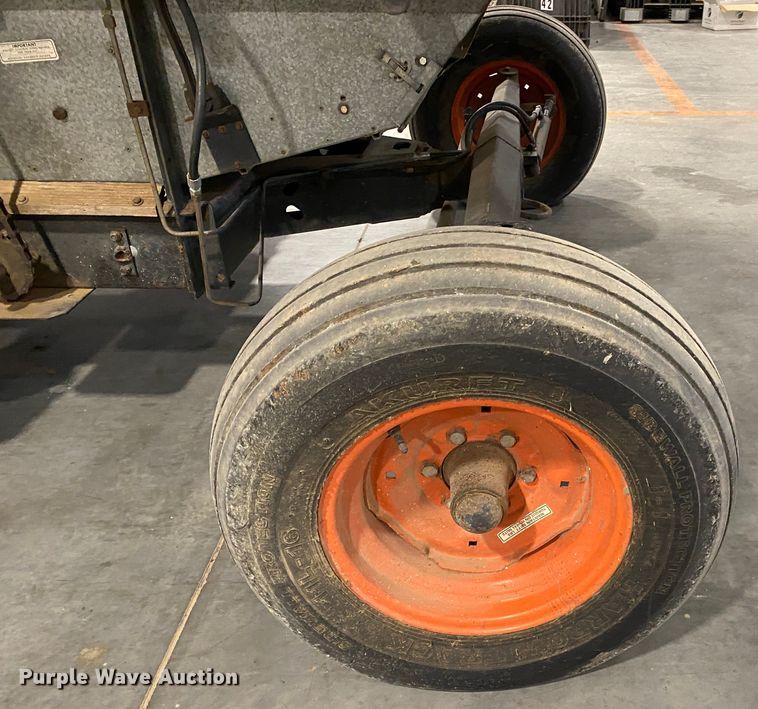 image for item IG9721 1979 Gleaner F2  combine