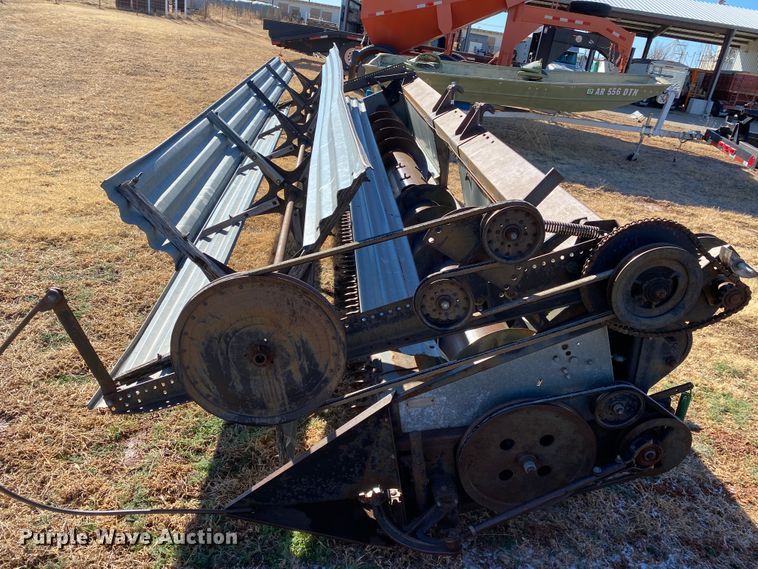 image for item IG9721 1979 Gleaner F2  combine