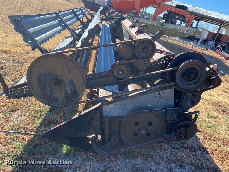 image for item IG9721 1979 Gleaner F2  combine