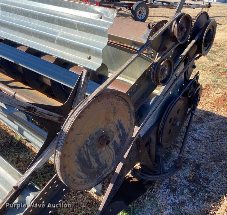 image for item IG9721 1979 Gleaner F2  combine