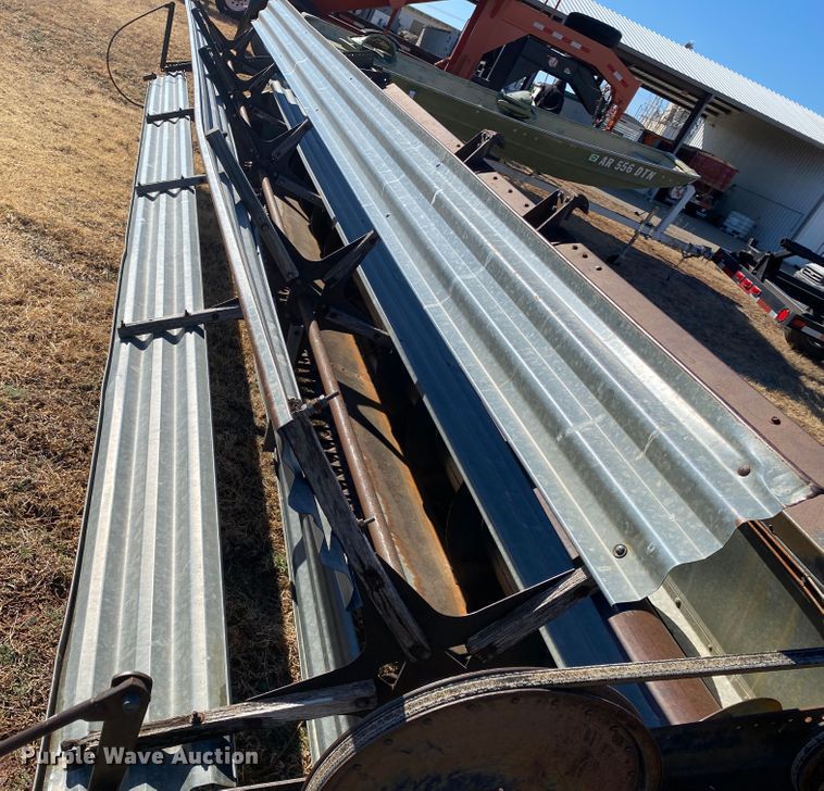 image for item IG9721 1979 Gleaner F2  combine