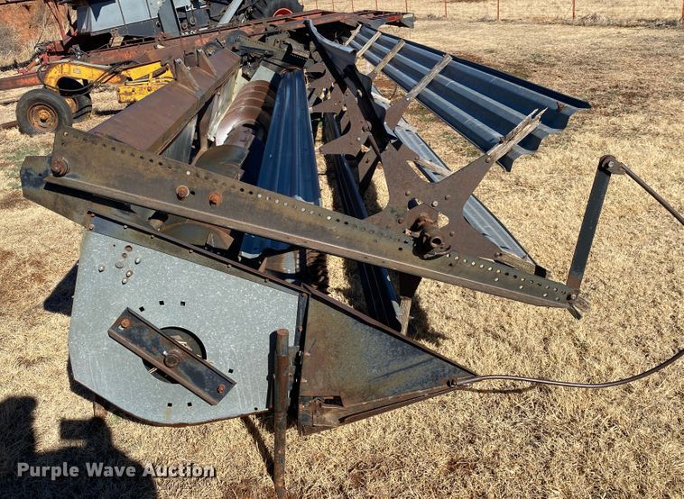 image for item IG9721 1979 Gleaner F2  combine