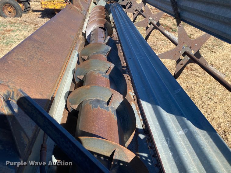 image for item IG9721 1979 Gleaner F2  combine