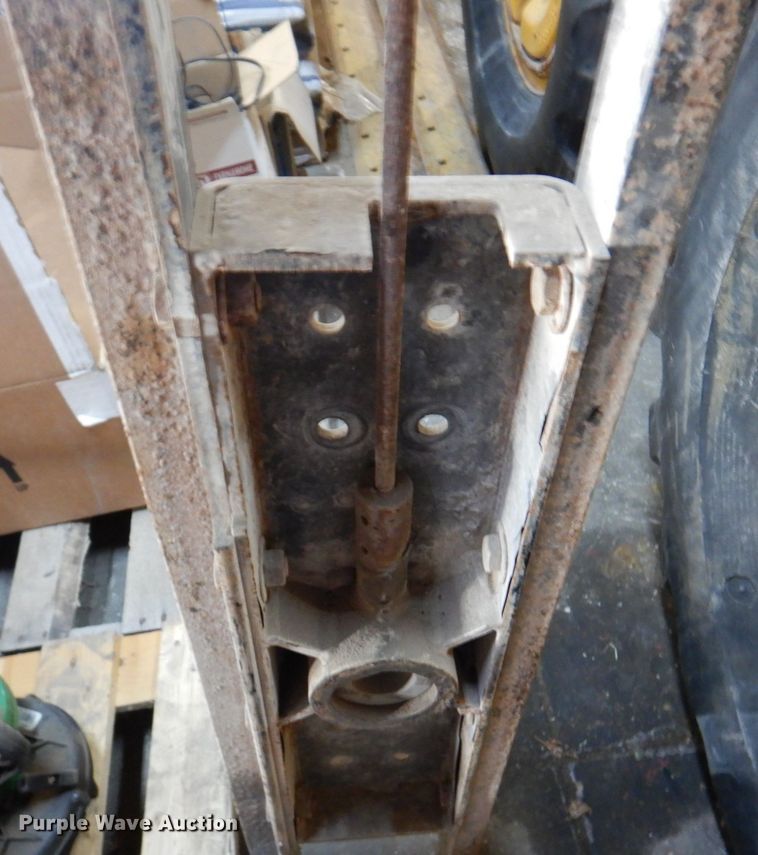 image for item IH9208 B&W gooseneck hitch