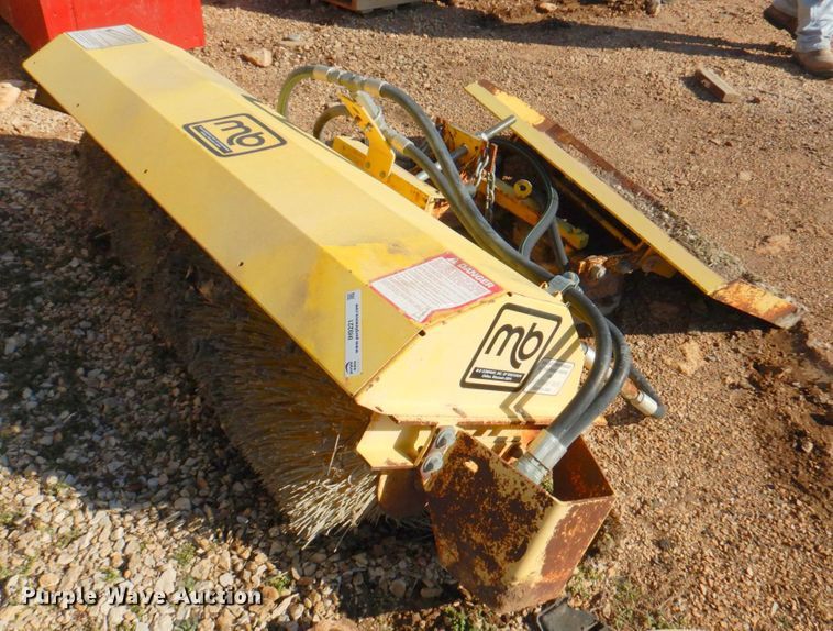 image for item IH9221 MB 60" W skid steer broom