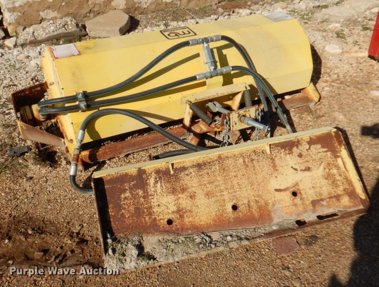 image for item IH9221 MB 60" W skid steer broom