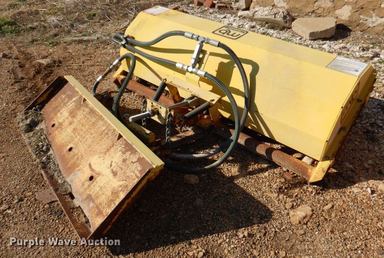 image for item IH9221 MB 60" W skid steer broom