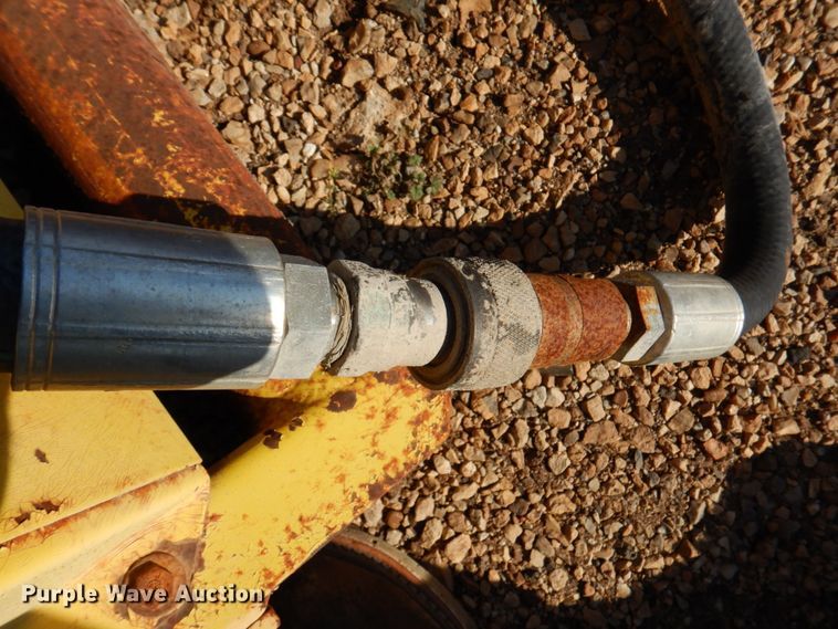 image for item IH9221 MB 60" W skid steer broom