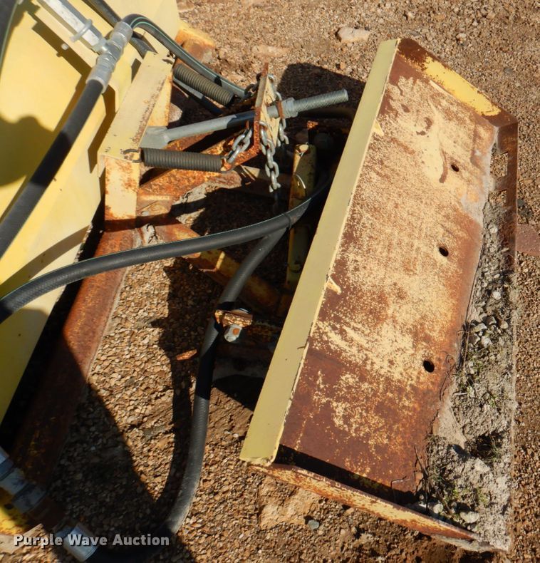 image for item IH9221 MB 60" W skid steer broom