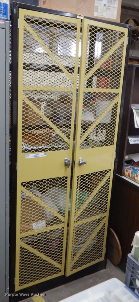 image for item IU9798 Metal cabinet