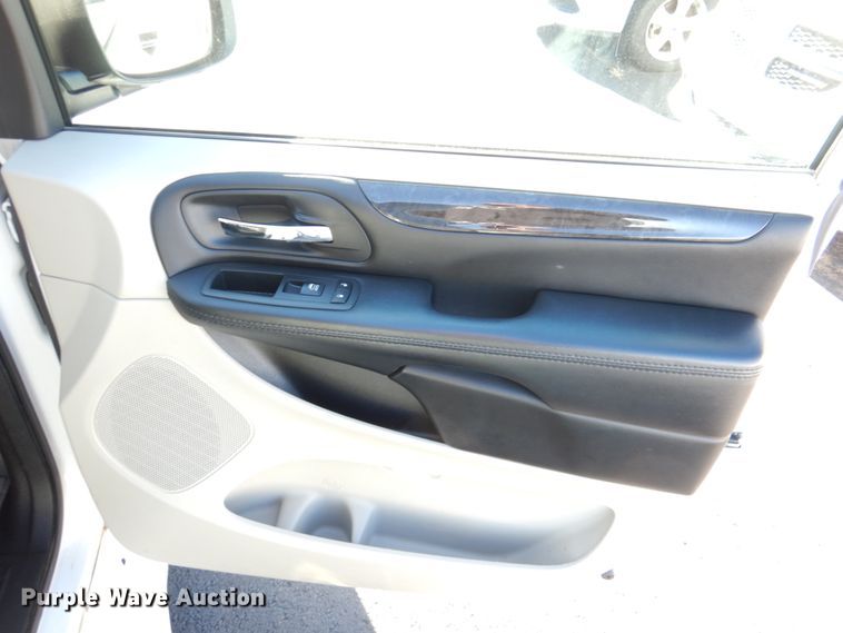 image for item JD9444 2017 Dodge Grand Caravan  handicap accessible van