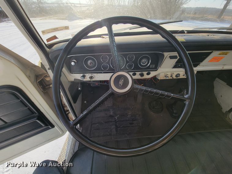 image for item JE9911 1974 Ford F600  pumper fire truck