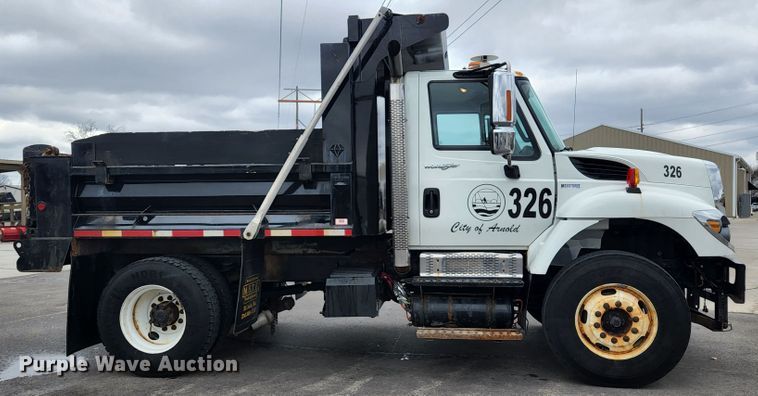 image for item JG9195 2013 International 7400  dump truck