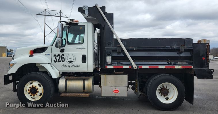 image for item JG9195 2013 International 7400  dump truck