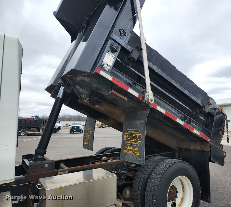 image for item JG9195 2013 International 7400  dump truck