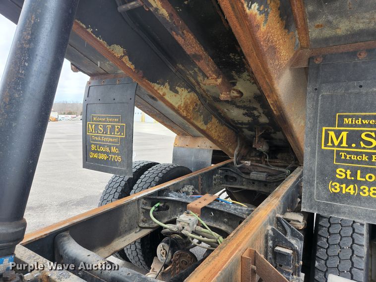 image for item JG9195 2013 International 7400  dump truck