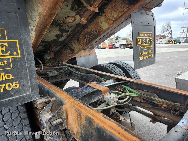 image for item JG9195 2013 International 7400  dump truck