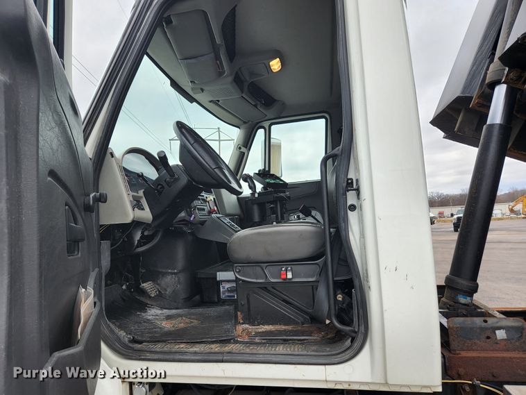 image for item JG9195 2013 International 7400  dump truck