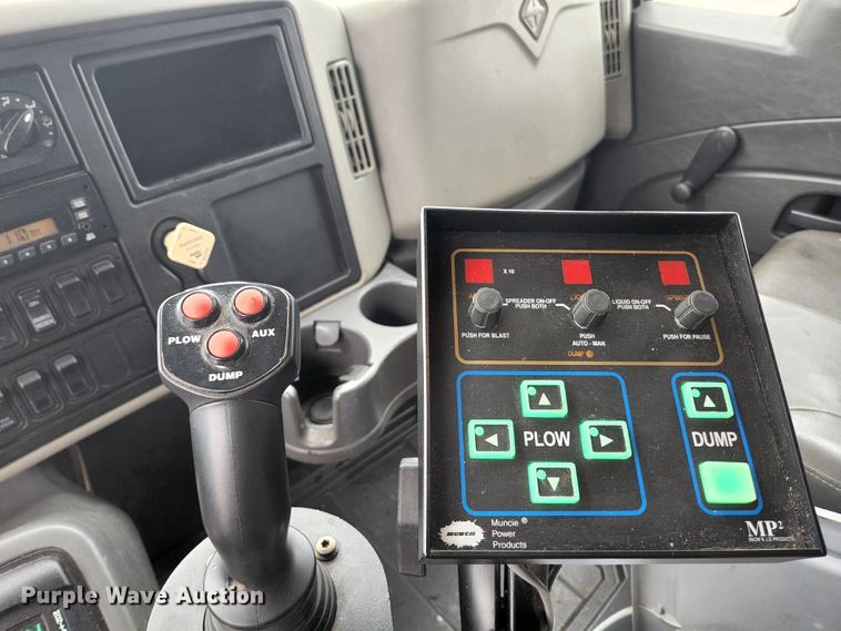 image for item JG9195 2013 International 7400  dump truck