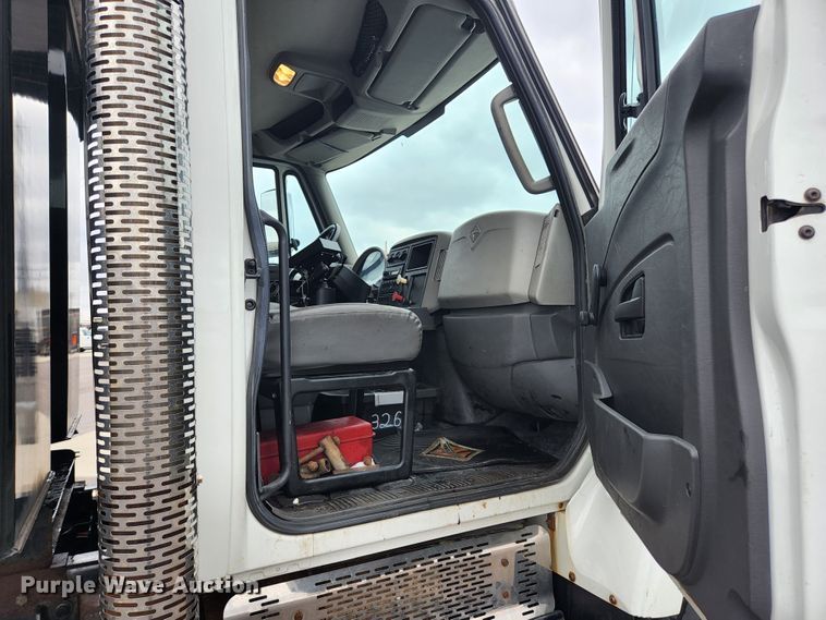 image for item JG9195 2013 International 7400  dump truck