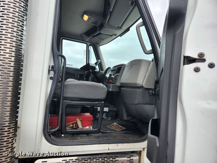 image for item JG9195 2013 International 7400  dump truck