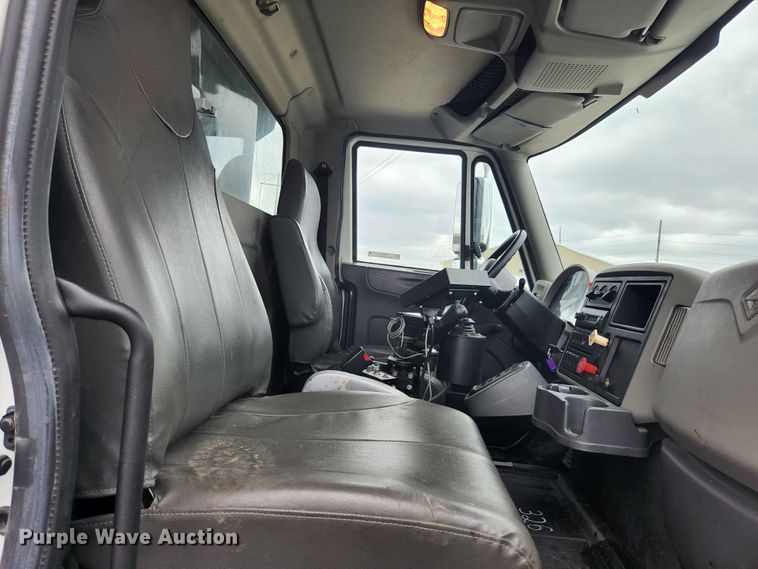 image for item JG9195 2013 International 7400  dump truck