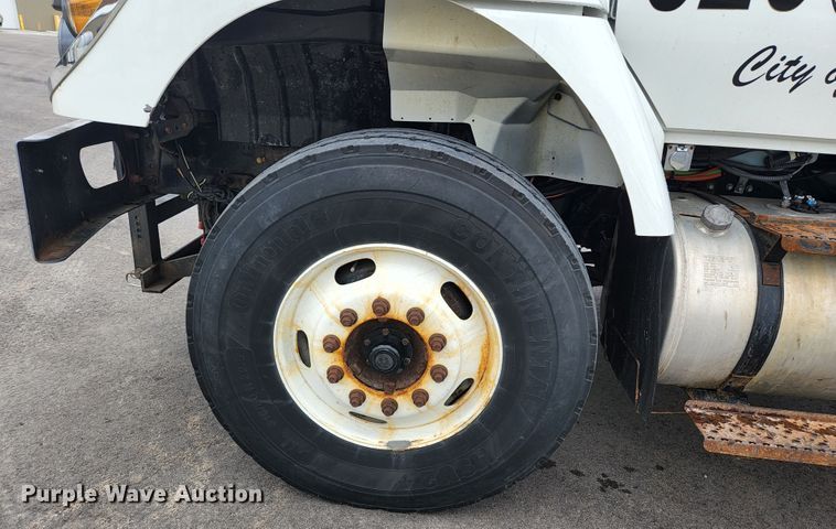 image for item JG9195 2013 International 7400  dump truck