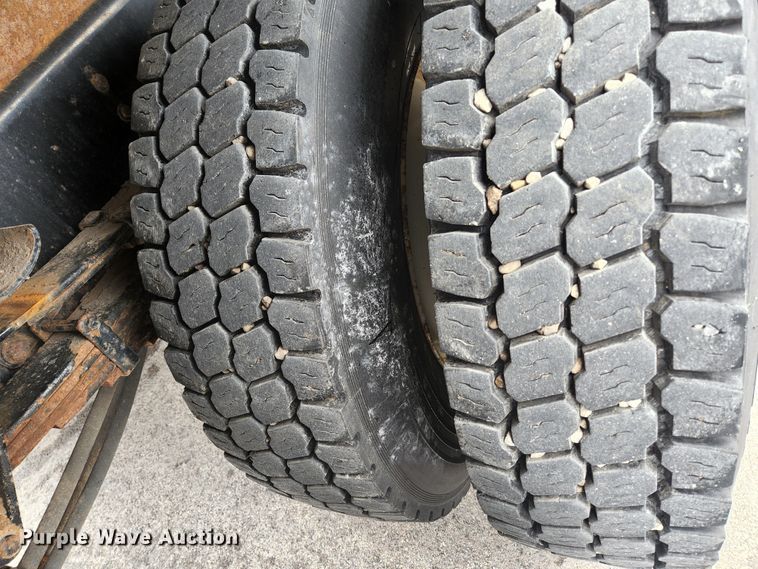 image for item JG9195 2013 International 7400  dump truck