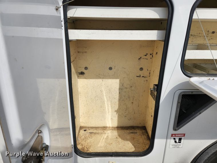 image for item JG9197 2008 Ford F550 Super Duty XL  bucket truck