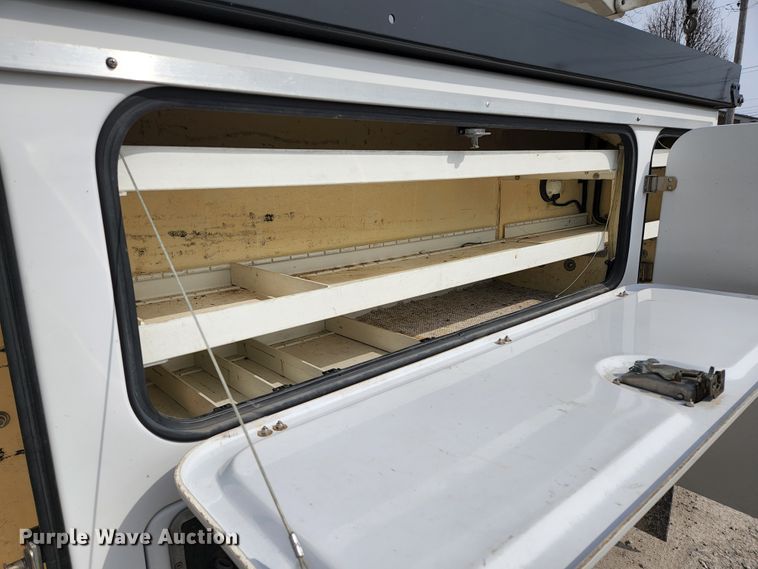 image for item JG9197 2008 Ford F550 Super Duty XL  bucket truck