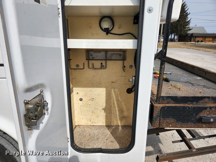 image for item JG9197 2008 Ford F550 Super Duty XL  bucket truck