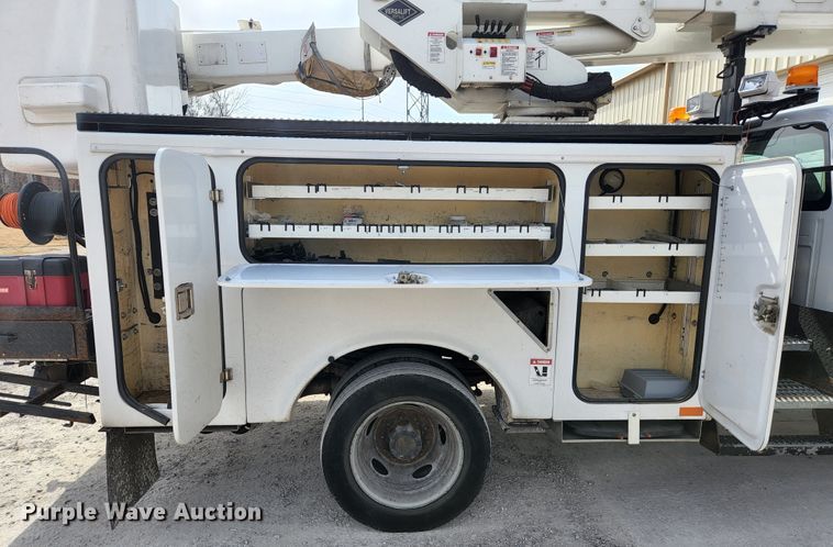 image for item JG9197 2008 Ford F550 Super Duty XL  bucket truck