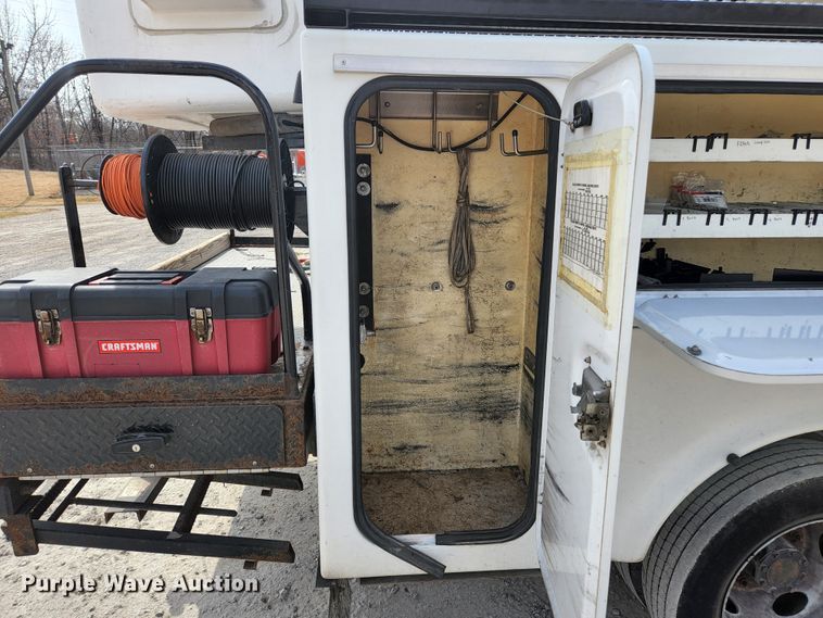 image for item JG9197 2008 Ford F550 Super Duty XL  bucket truck