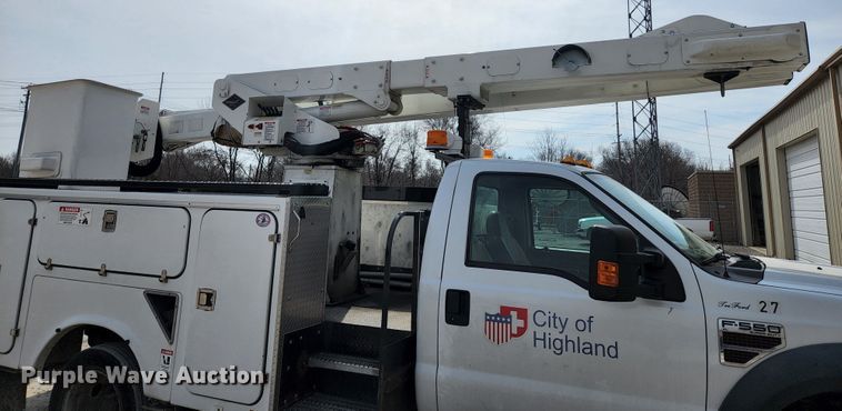 image for item JG9197 2008 Ford F550 Super Duty XL  bucket truck