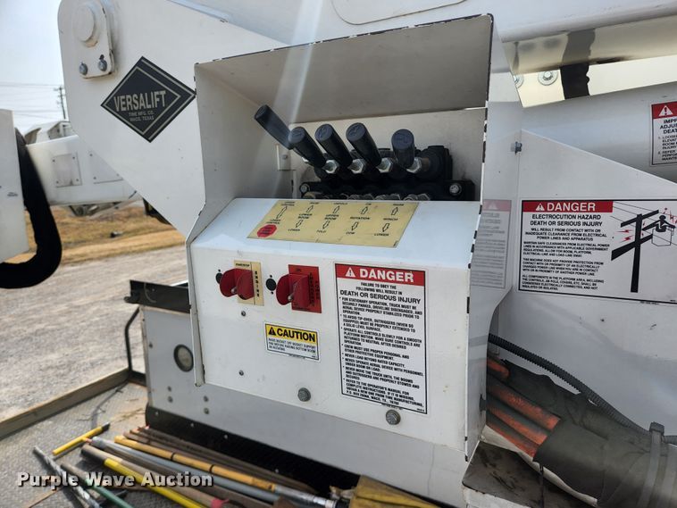 image for item JG9197 2008 Ford F550 Super Duty XL  bucket truck