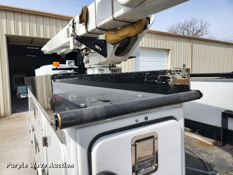 image for item JG9197 2008 Ford F550 Super Duty XL  bucket truck