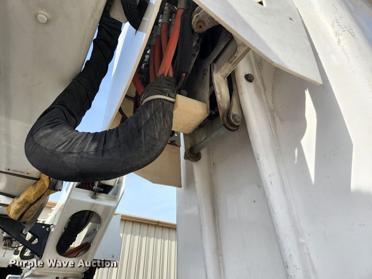 image for item JG9197 2008 Ford F550 Super Duty XL  bucket truck