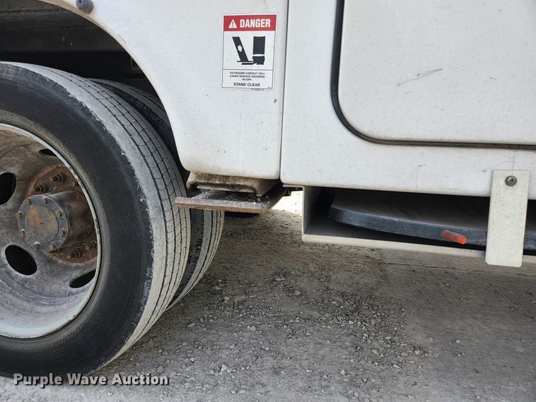 image for item JG9197 2008 Ford F550 Super Duty XL  bucket truck