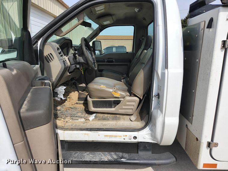 image for item JG9197 2008 Ford F550 Super Duty XL  bucket truck
