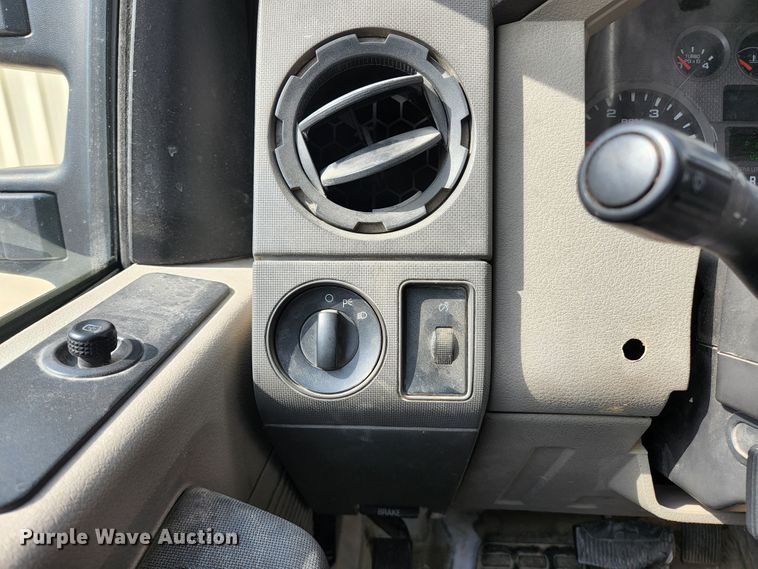 image for item JG9197 2008 Ford F550 Super Duty XL  bucket truck