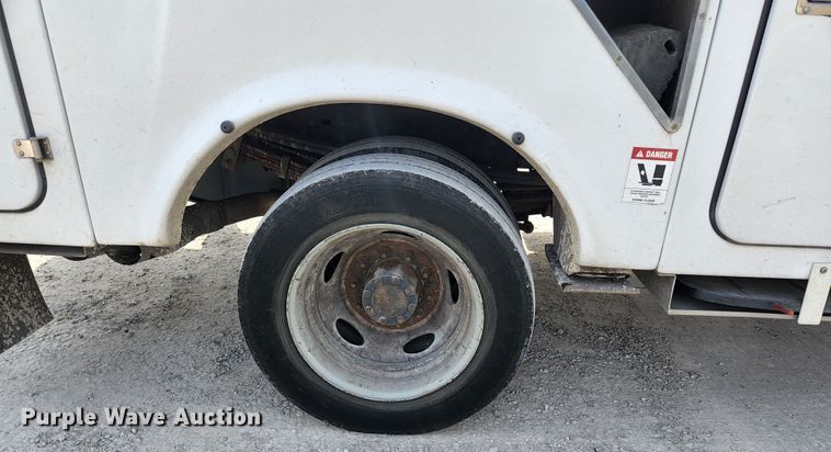 image for item JG9197 2008 Ford F550 Super Duty XL  bucket truck