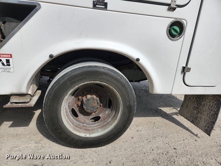 image for item JG9197 2008 Ford F550 Super Duty XL  bucket truck